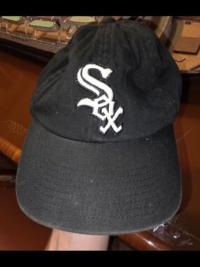 Vintage Genuine Merchandise Black Snapback Chicago White Sox
Good condition